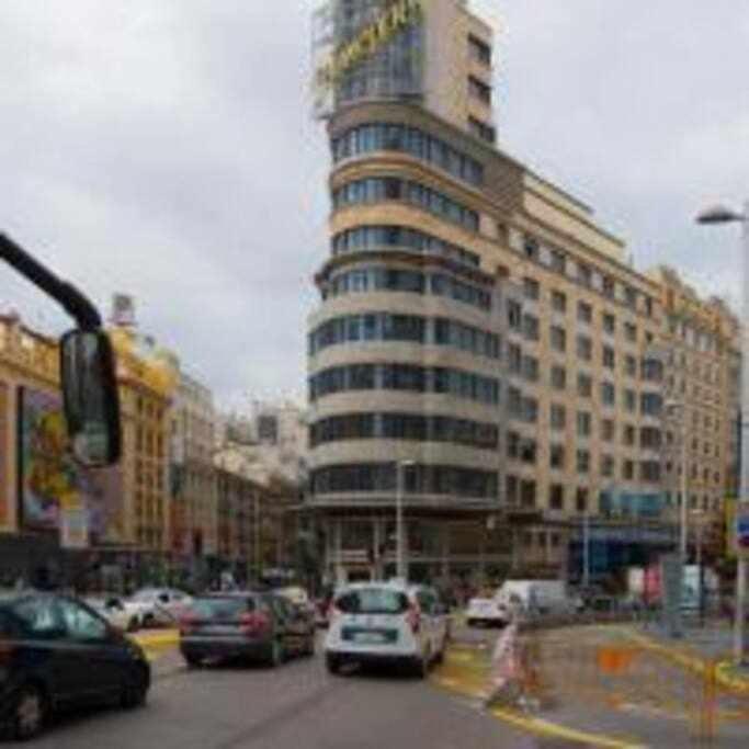Apartamento Sotano En Gran Via มาดริด ภายนอก รูปภาพ